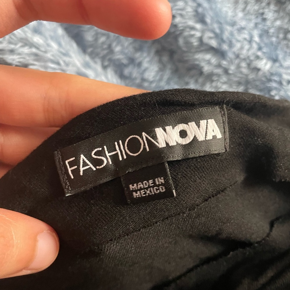 Off the Shoulder Graphic Long Sleeve - Picture 7 of 8